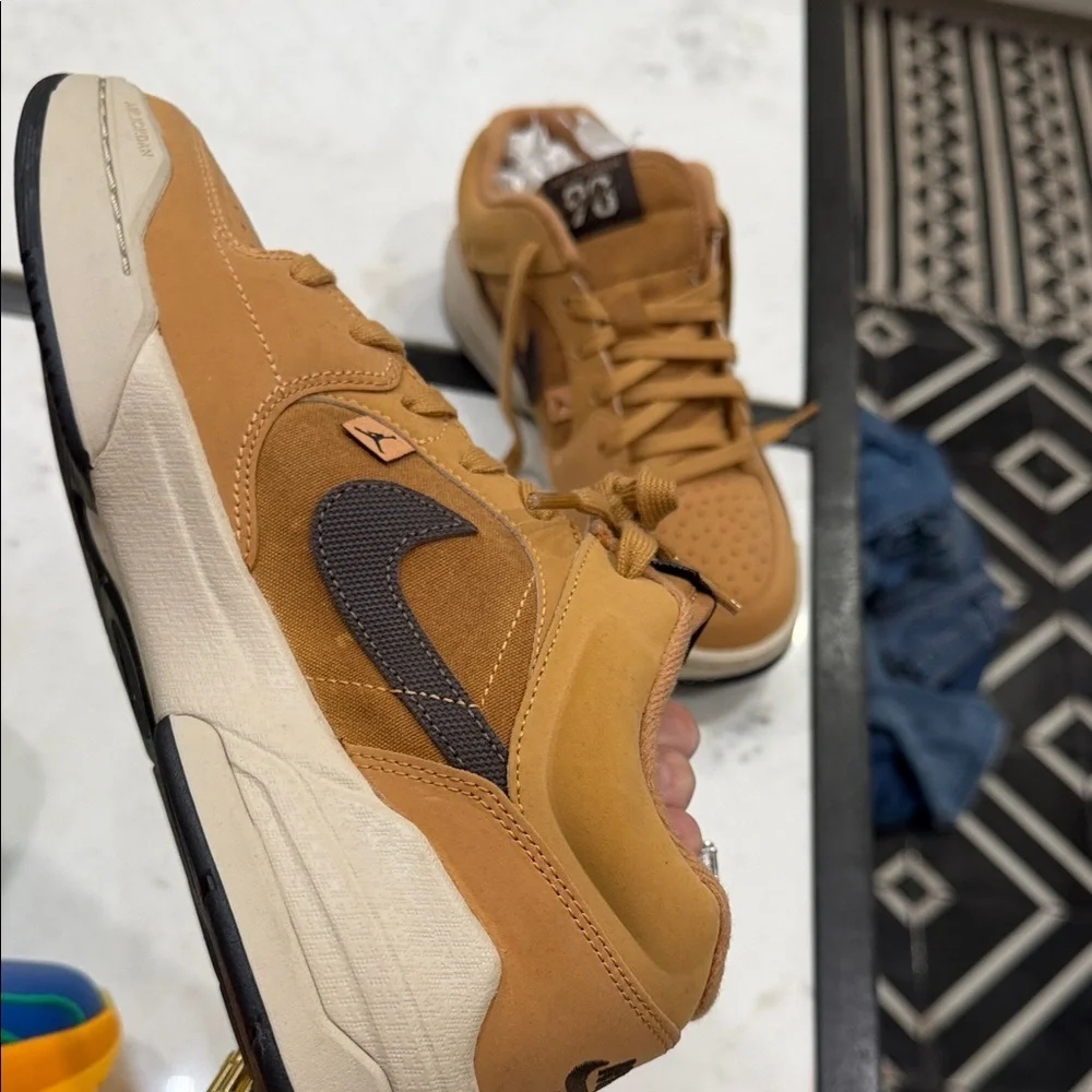 Jordan Men's Brown Sneakers